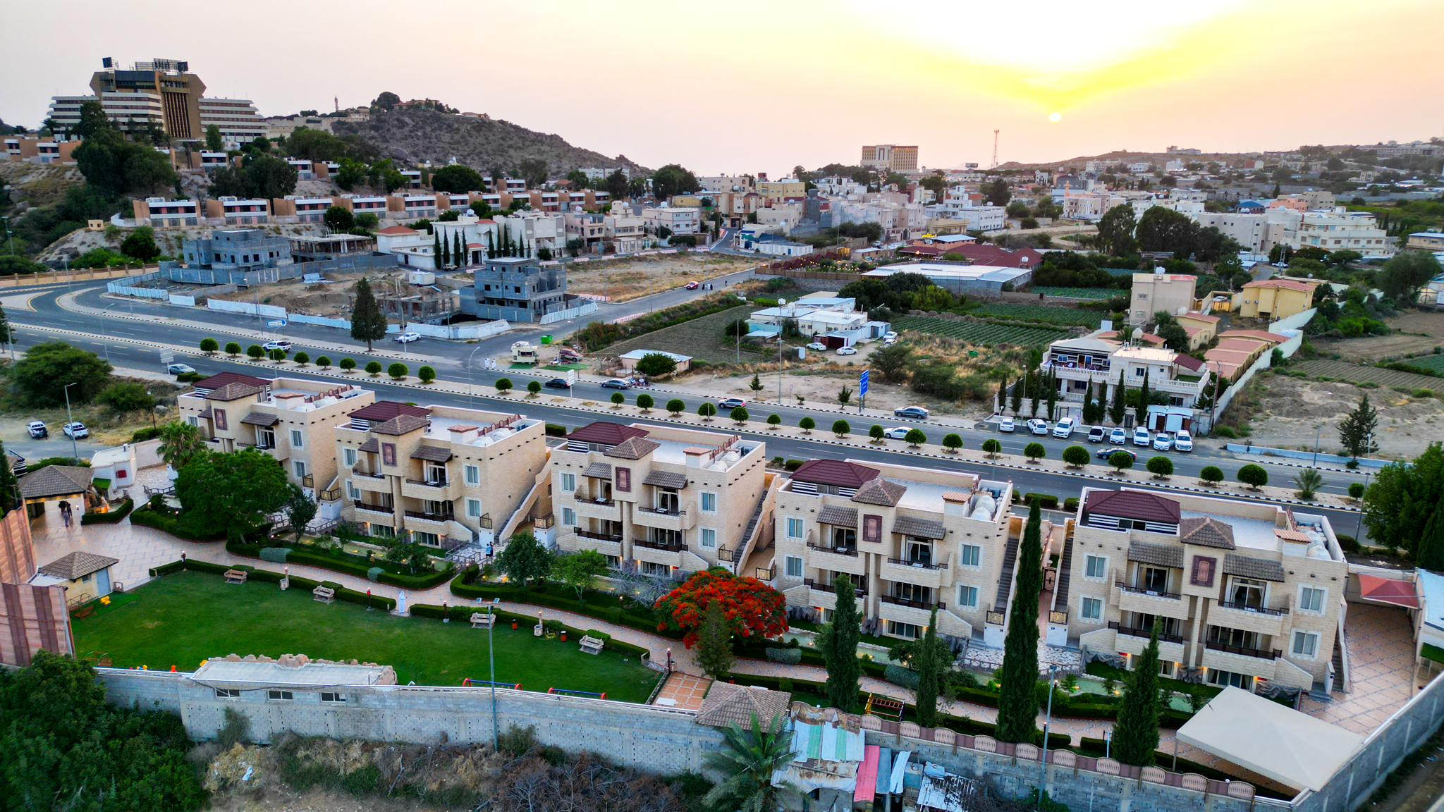 Evening atmosphere at Nahr Al Hada Resort